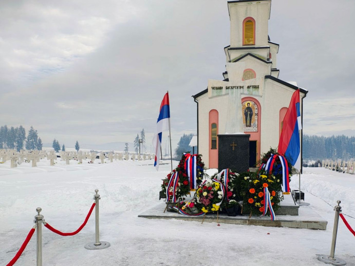 Položeni vijenci na Novom Zejtinliku: Odata počast za 949 boraca VRS