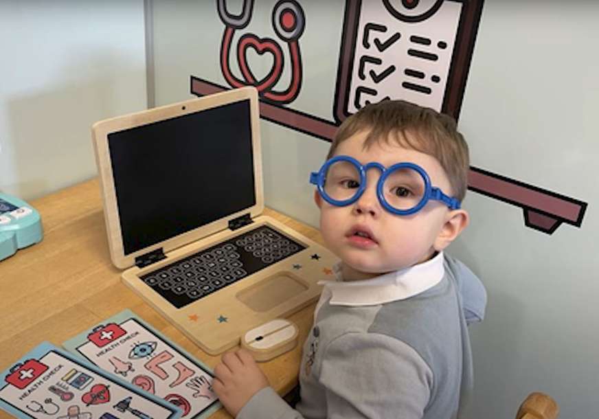 SA 3 GODINE GOVORI 7 JEZIKA Tedi Hobs je najmlađi Britanac koji je postao član Mense