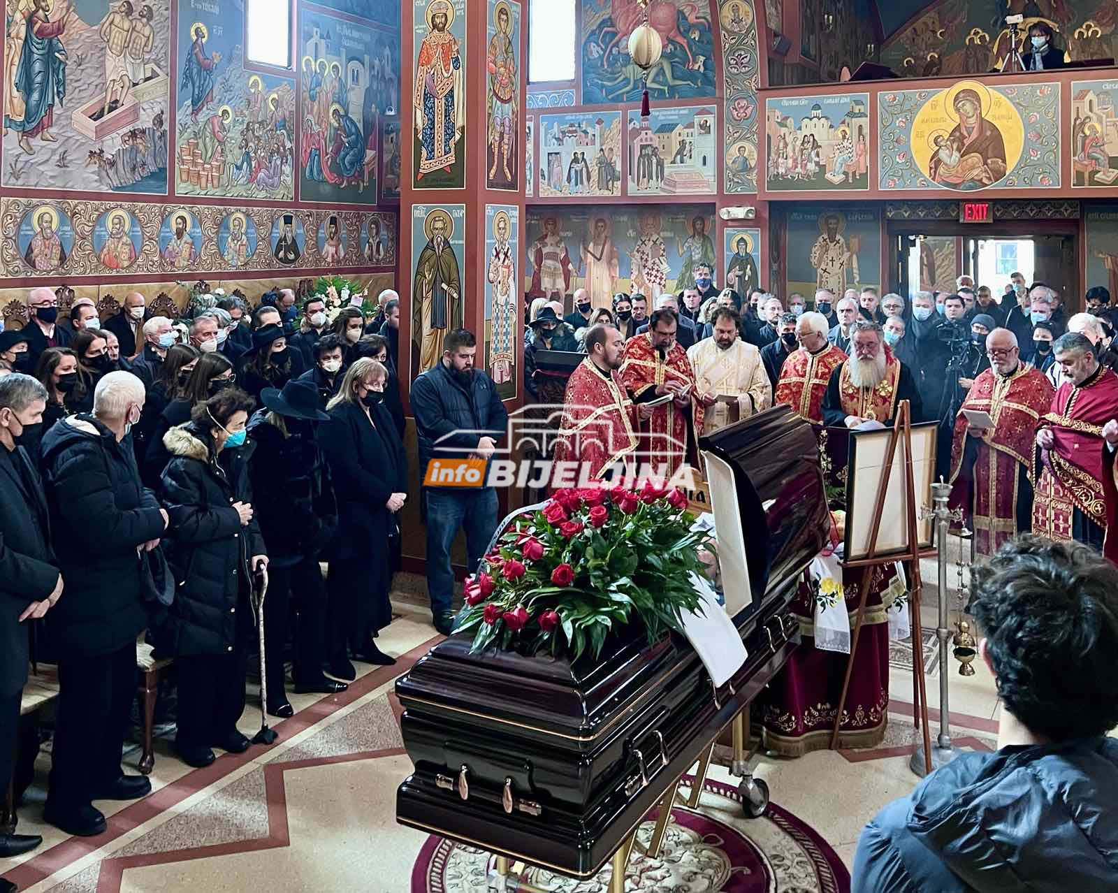 OPELO U CRKVI NOVA GRAČANICA U ČIKAGU Prijatelji se opraštaju od Slobodana Pavlovića (FOTO)