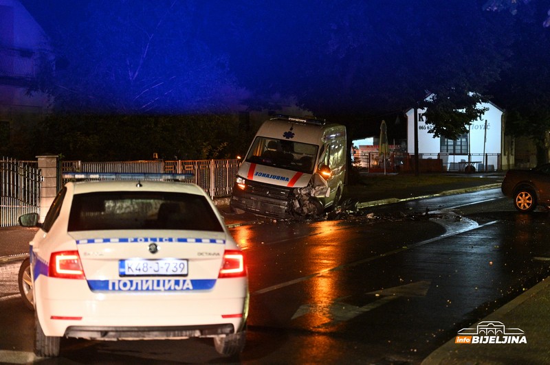 Još jedan težak sudar u Bijeljini, učestvovalo i vozilo Hitne pomoći (FOTO, VIDEO)