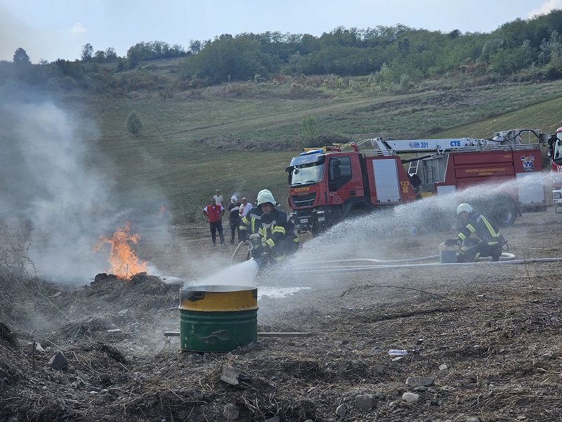 Vatrogasci iz sedamnaest opština Srpske održali taktično pokaznu vježbu “Ugljevik 2023”: Spašavaju ljude i imovinu