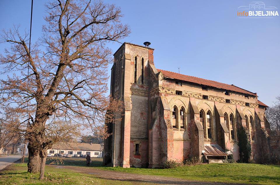 Bijeljinsko Novo Selo nekada prvo imalo telefonsku govornicu, sada nema ni pješačku stazu