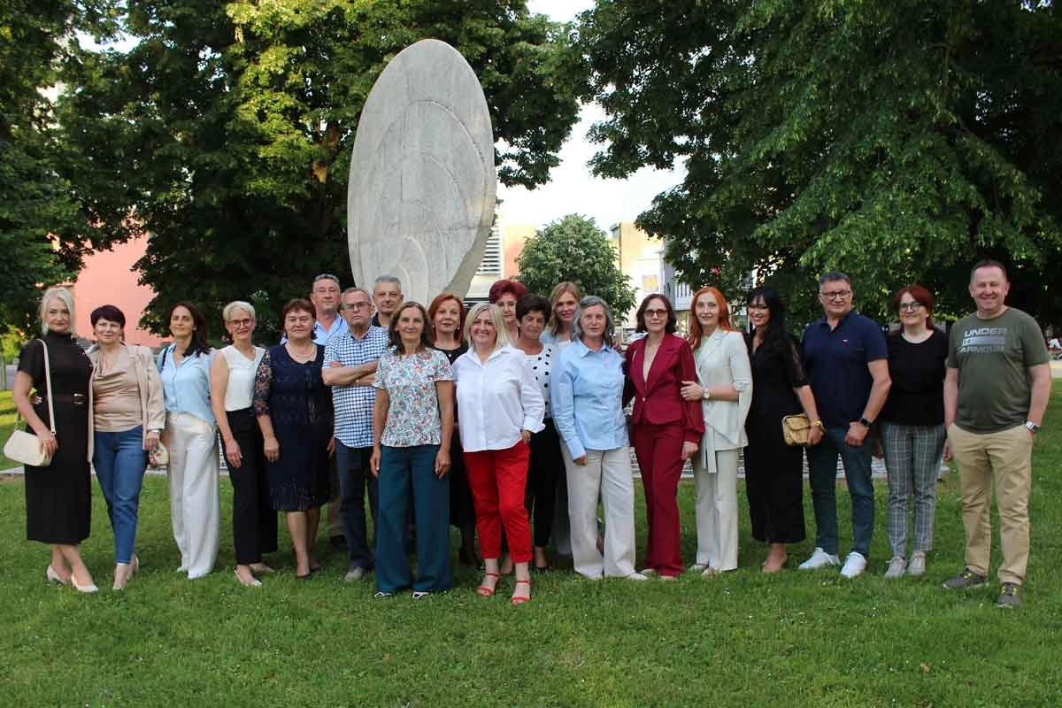 Bivši učenici Trgovačke škole iz Gradiške se okupili nakon 40 godina