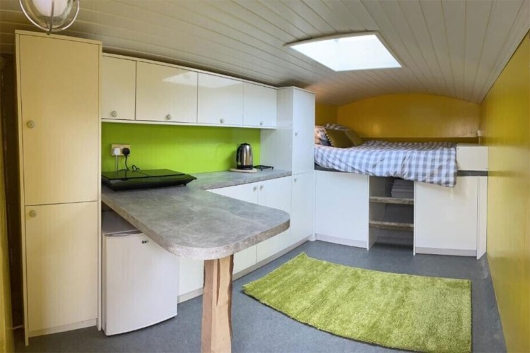 Stari kombajn preuredio u kuću za odmor (FOTO)