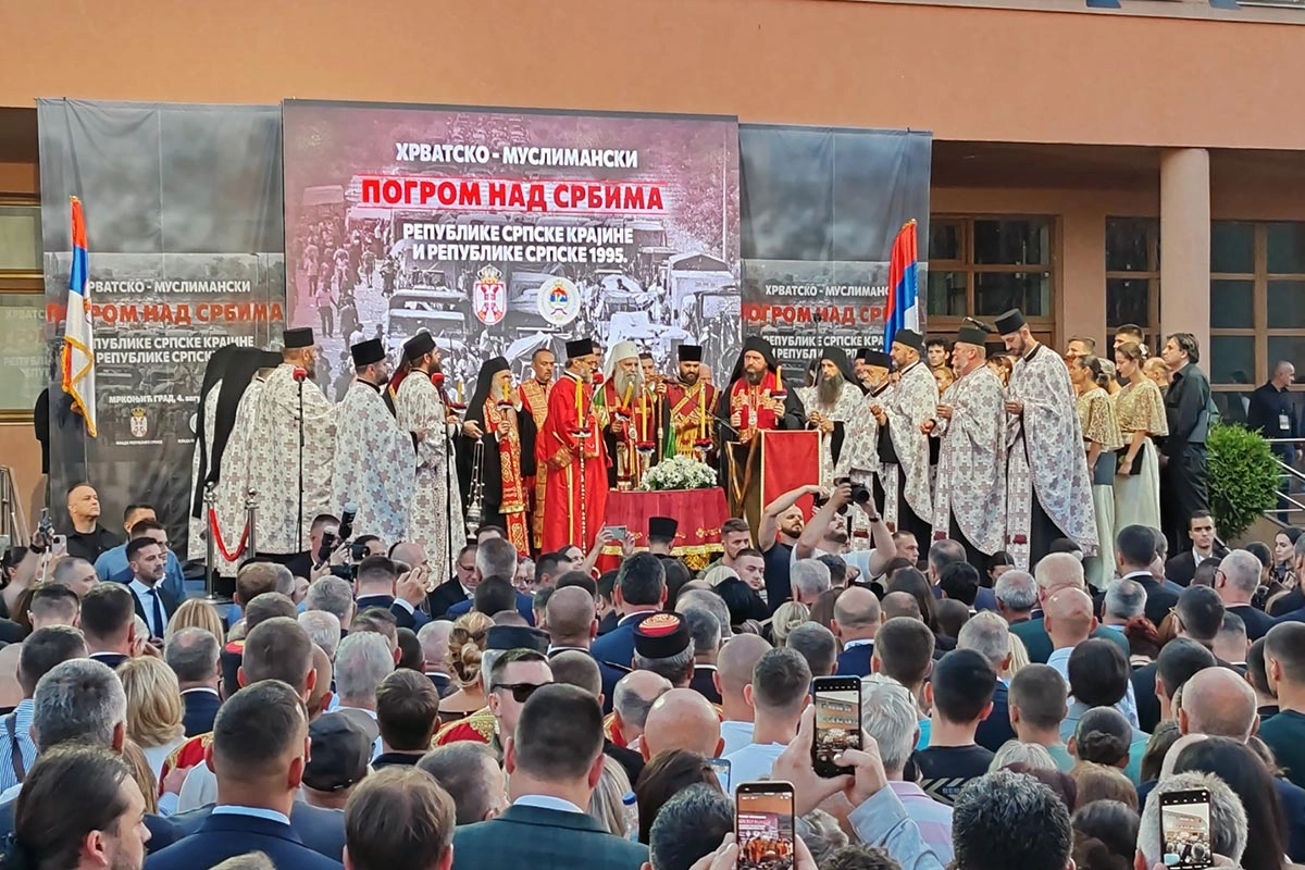 Godišnjica "Oluje" - Srpska i Srbija odaju poštu žrtvama, centralni komemorativni skup u Mrkonjić Gradu