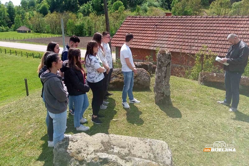 Majevički stećci imaju neprocjenjivu vrijednost: Šta “mramorovi” otkrivaju o prošlosti ovih krajeva? (FOTO)