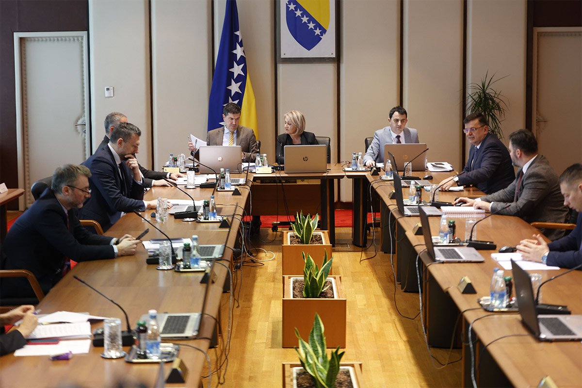 Nova vlast u potrazi za još 30 direktora i njihovih zamjenika