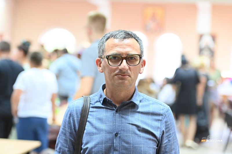 Promovisana knjiga “Kad bi iznijeli sanke” Bijeljinke Jane Čičarove: Mlada književnica izrasta u velikog umjetnika (FOTO)