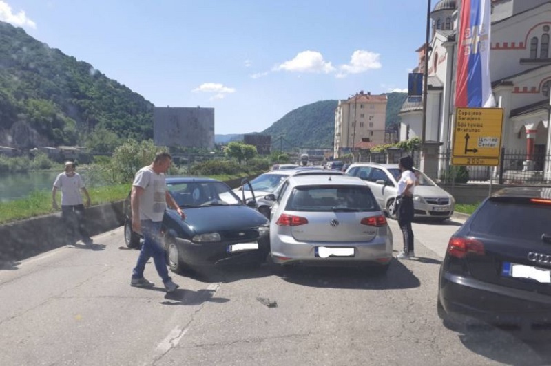 Lančani sudar na ulazu u Zvornik