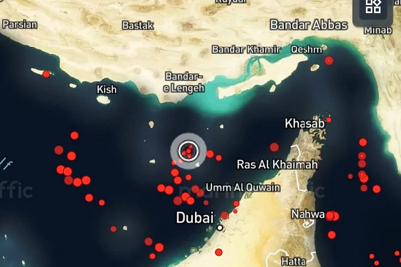 Iran pogodio i zapalio kuvajtski tanker kod obale Emirata: Na njemu se nalazilo dva miliona barela nafte