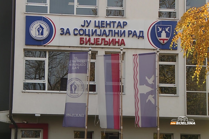 Radnici Centra za socijalni rad bez plata i toplog obroka: „Da li ćemo opet morati u štrajk?“