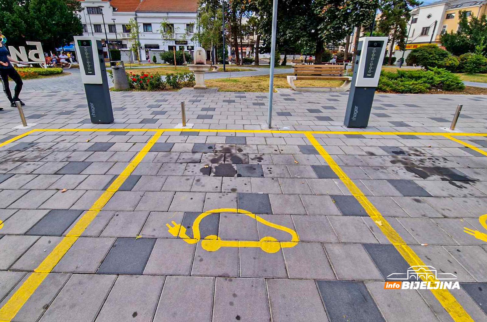 SAMO U BIJELJINI Natoče benzin, PA PARKIRAJU uz punjače za električna vozila (FOTO)