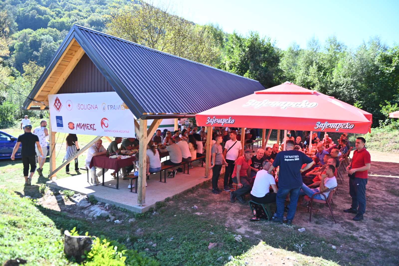 U Milićima se održava treća „Jagnjijada“ – mjesto dobrog druženja, muzike i odlične trpeze! (FOTO)