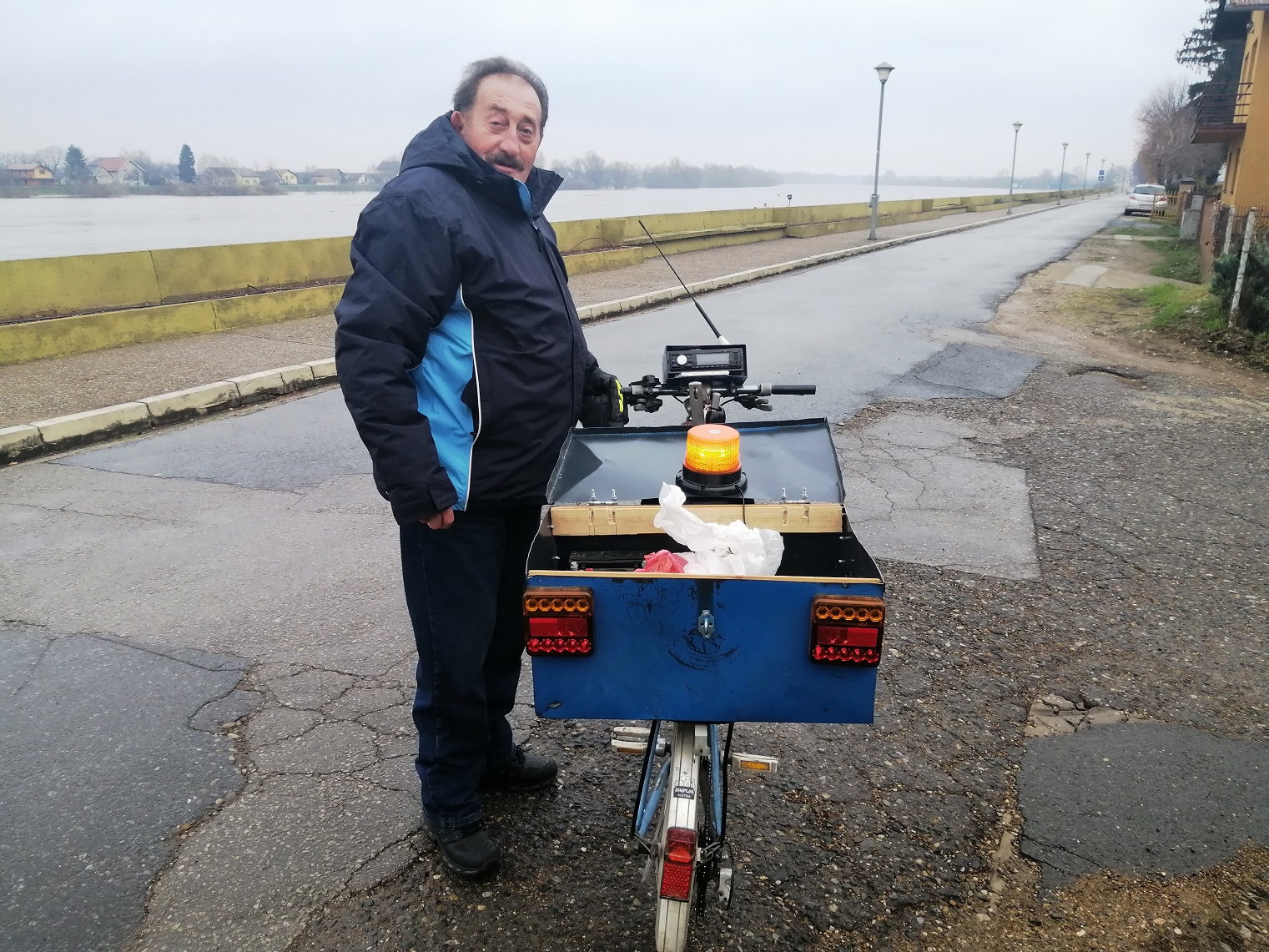 Auto-radio grmi na Boškovom biciklu: Građevinski radnik iz Gradiške ima nesvakidašnju strast