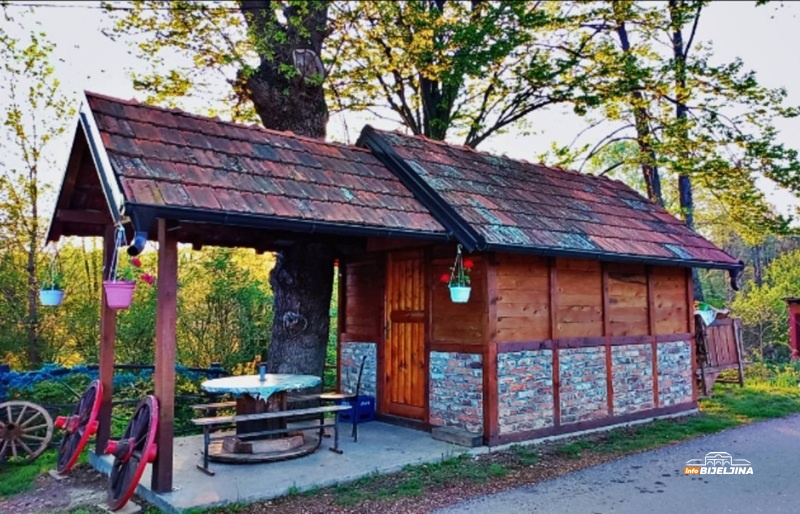 Sestre iz Ugljevika brinu o vodenici staroj 87 godina: Roditelji dovode djecu koja imaju problema sa govorom (FOTO)