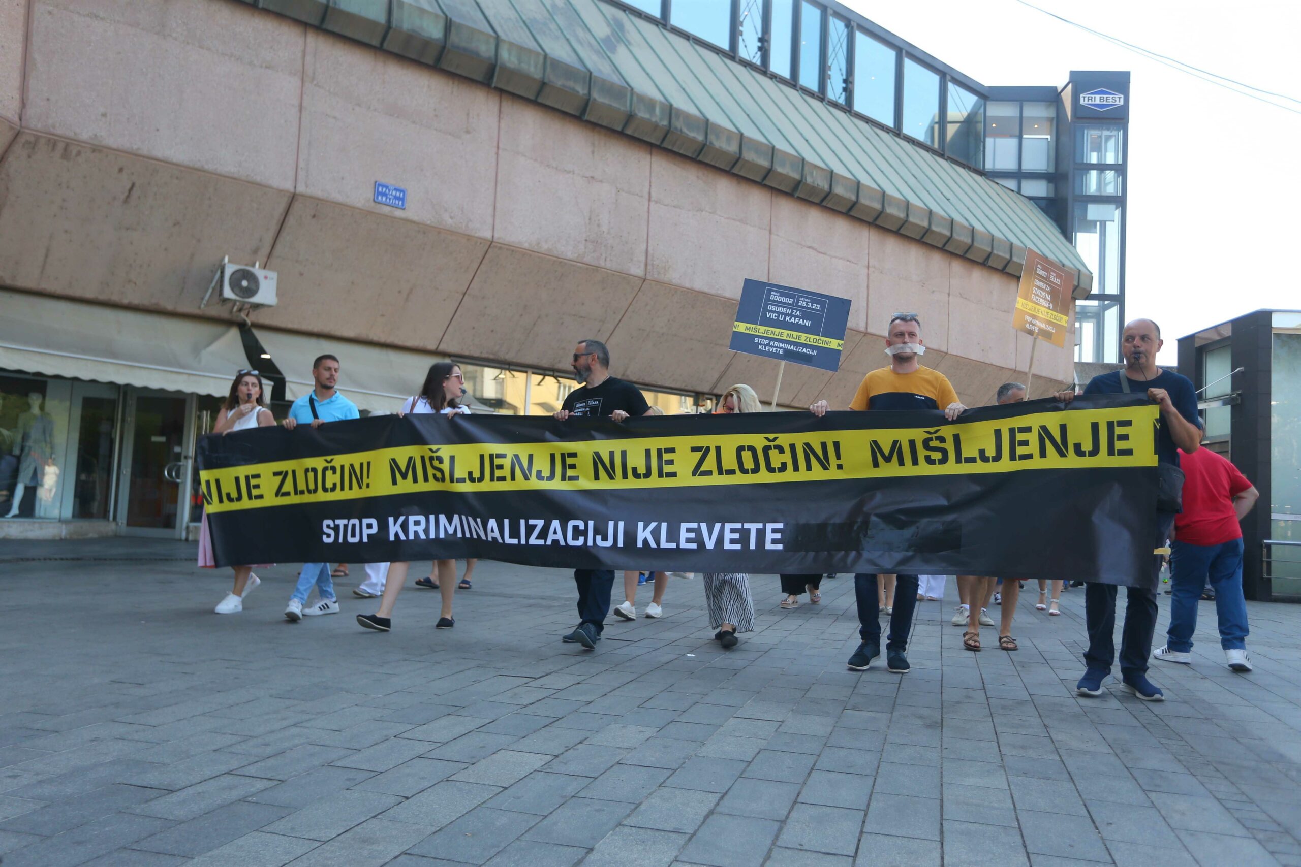 Počela protestna šetnja ZA ODBRANU SLOBODE GOVORA u Srpskoj