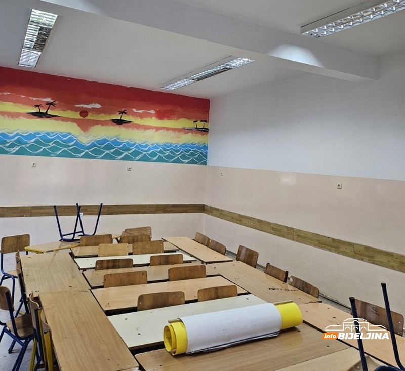 Škola u Janji već 25 godina obrazuje kadrove koji ne idu na Biro: Učenici sami kreče, lijepe pločice, farbaju stolariju...