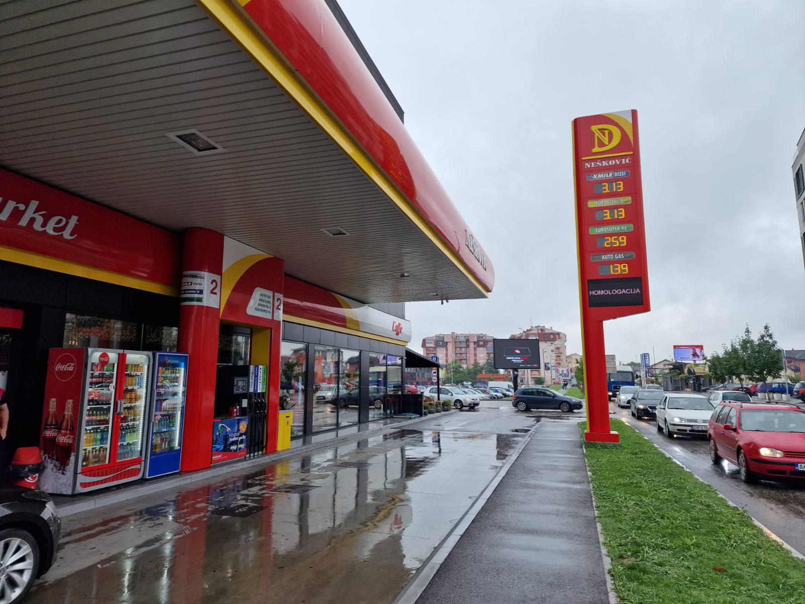 AKCIJSKA CIJENA U nedjelju SNIŽENJE na Nešković pumpi u Sremskoj ulici (FOTO)