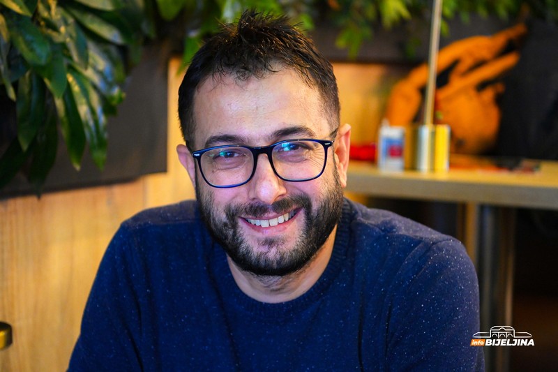 Bijeljina: Humanitarna akcija u “S caffe” desetu godinu za redom, u fokusu pomoć za djecu (FOTO)