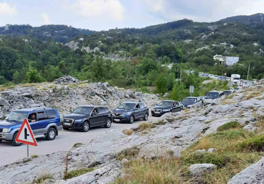 POTPISAN SPORAZUM Lakši prelazak granice za putnike i robu između BiH i Crne Gore