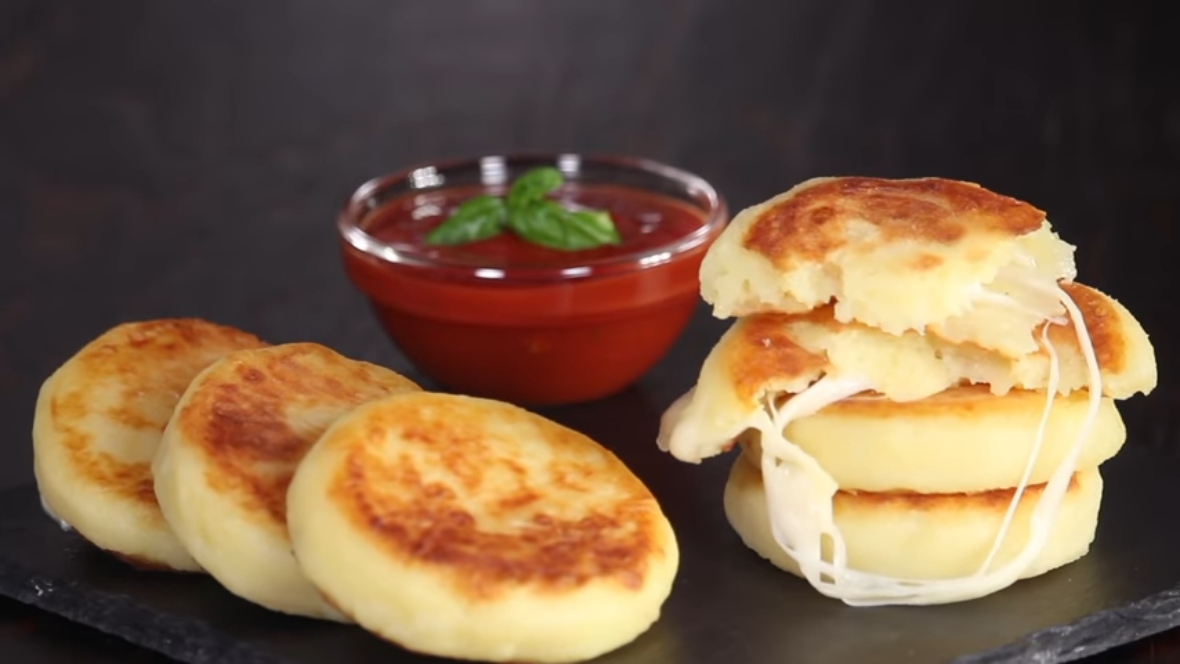 MINI LEPINJE OD KROMPIRA I SIRA - OMILJENA KOMBINACIJA UKUSA: Napravite ih od 4 sastojka i ispecite u tiganju