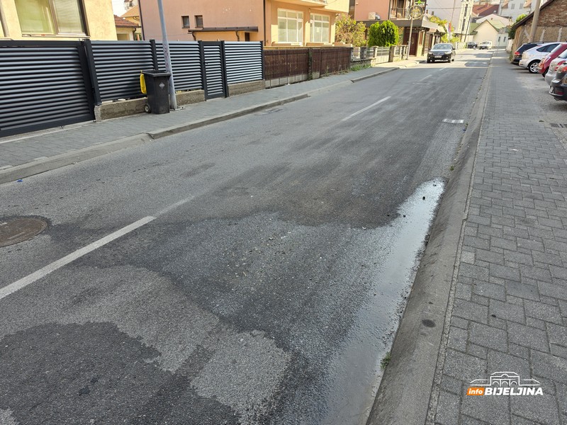 Bijeljinci ljuti jer kamion komunalaca ostavlja smrad iza sebe (FOTO)