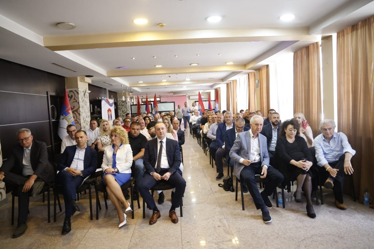 Ljubiša Petrović na sjednici SDS-a predložio sebe za kandidata