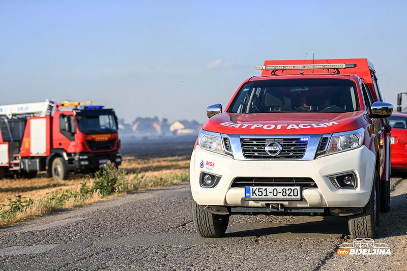 Snimci iz vazduha: Pogledajte razmjere velikog požara kod Bijeljine (VIDEO)