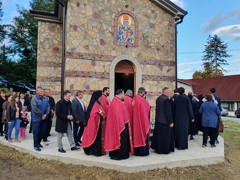 Osveštani krstovi i zvona u novosagrađenom hramu u Maleševcima kod Ugljevika