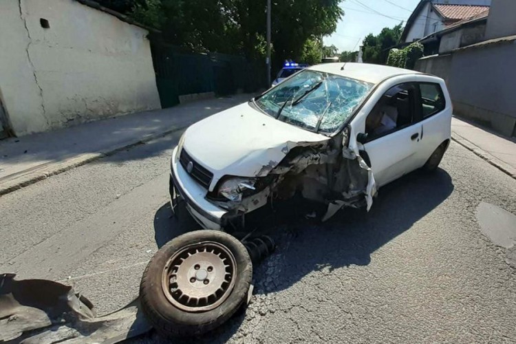 Preminuo za volanom, automobil udario ženu