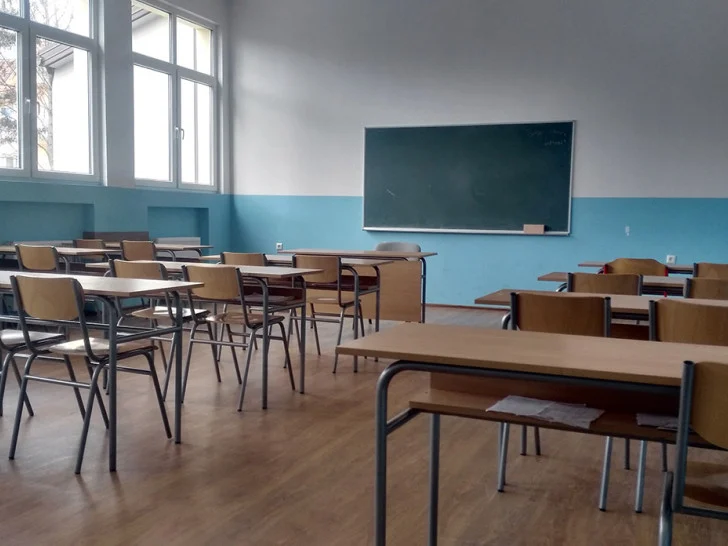 Pao dio plafona tokom nastave u školi u Kovilju, učenik lakše povrijeđen