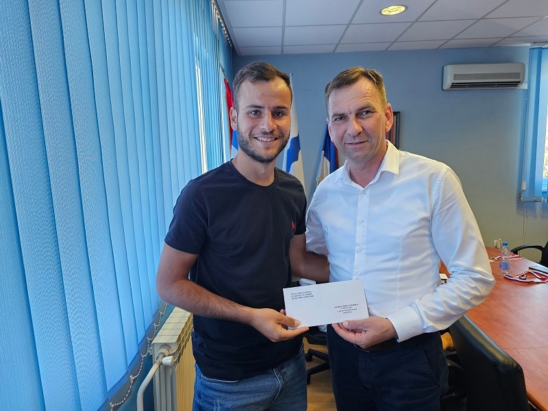 Nagrade najboljim srednjoškolcima od opštine Ugljevik: Znanjem grade sebe i svoj Ugljevik