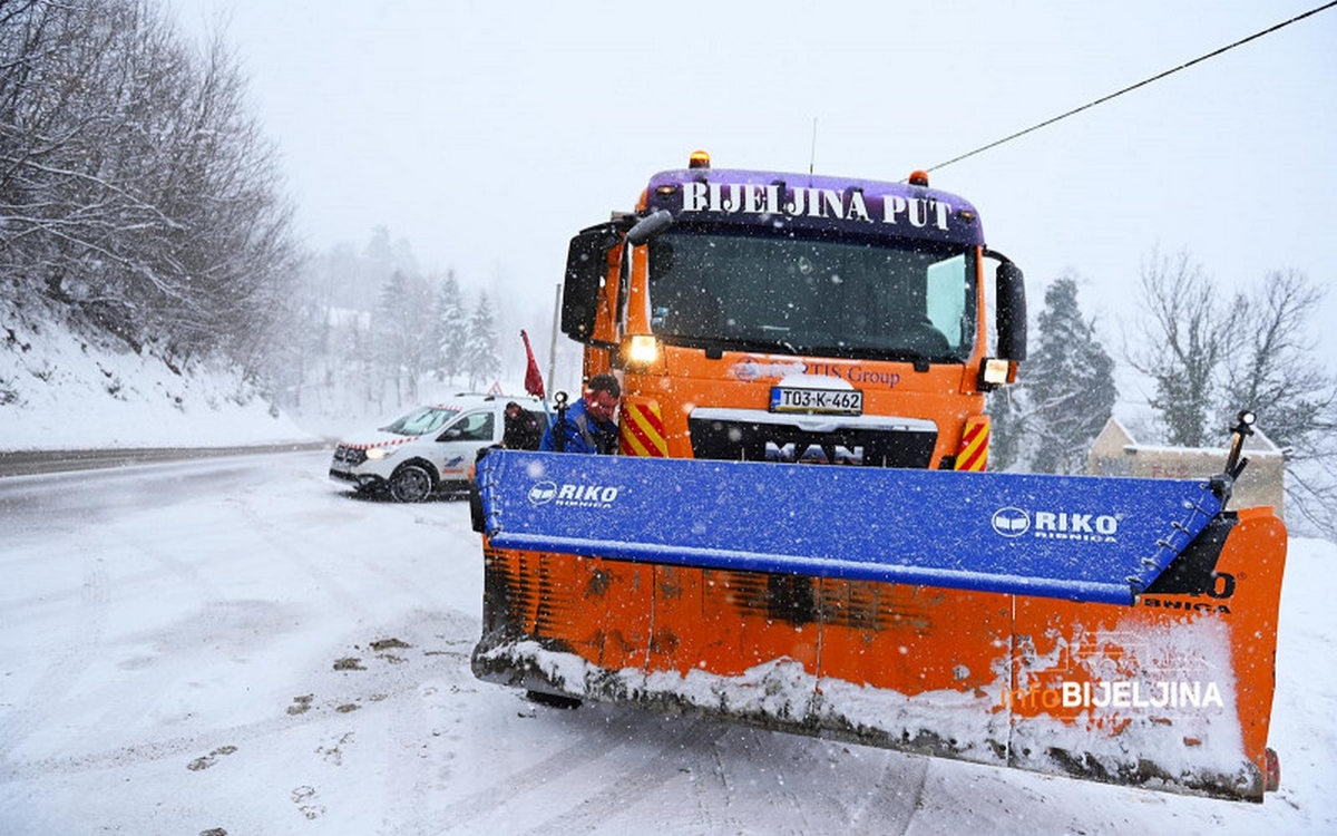 Saobraćajnice i ulice u Semberiji moraju biti prohodne i u zimskim uslovima (FOTO)