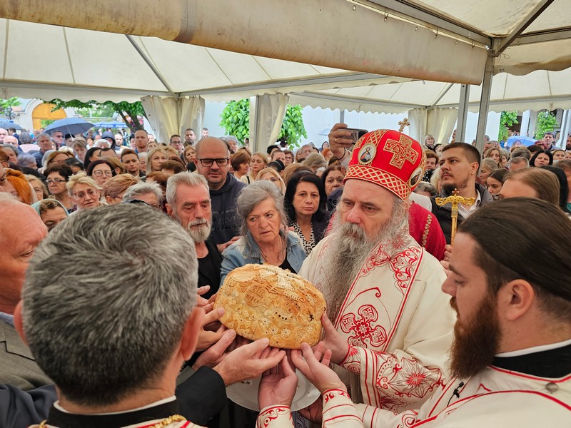 Mitropolit Fotije: Sveti Vasilije Ostroškim čini nas velikim i nebeskim