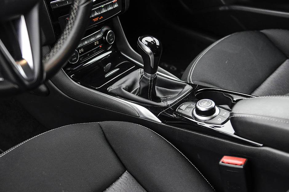 Tri nova skupocjena vozila za pratnju štićenih osoba u RS