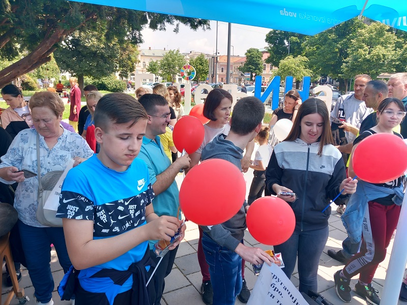 Roditelji djece s poteškoćama u razvoju poručili: Ne pravite od nas socijalne slučajeve! (FOTO)