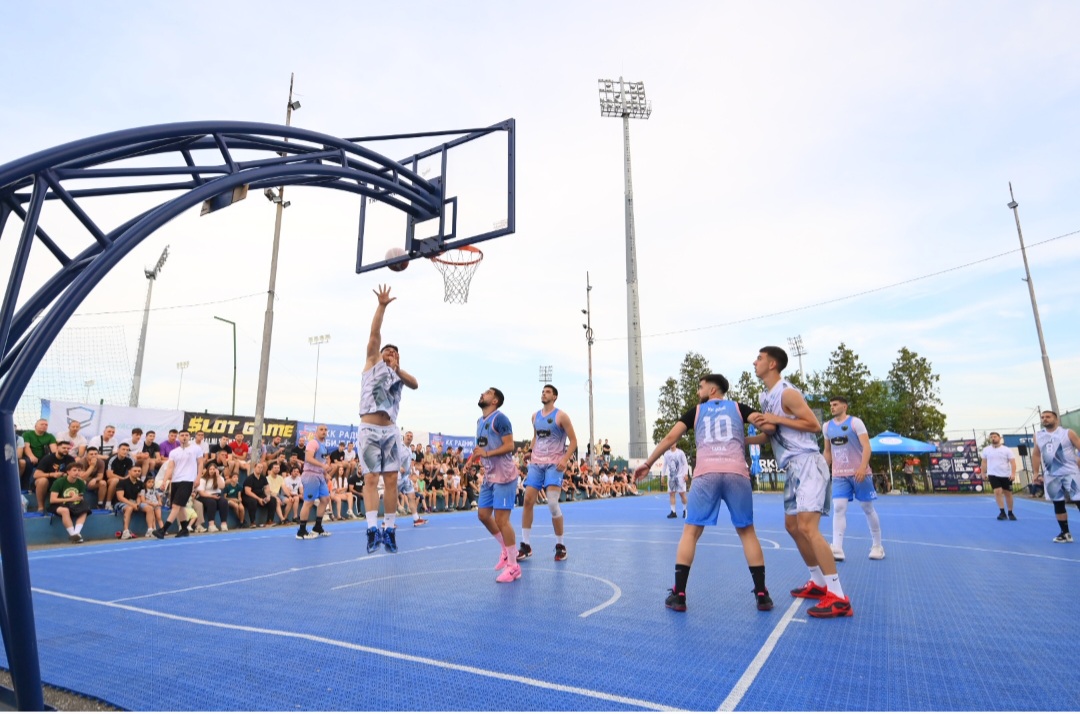 Počela Basket liga Bijeljine: Vrhunska košarka na terenu Radnika (FOTO)