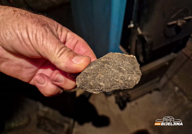 Bijeljinac ostao bez teksta: Kupio ugalj, a dobio i kamenje (FOTO)