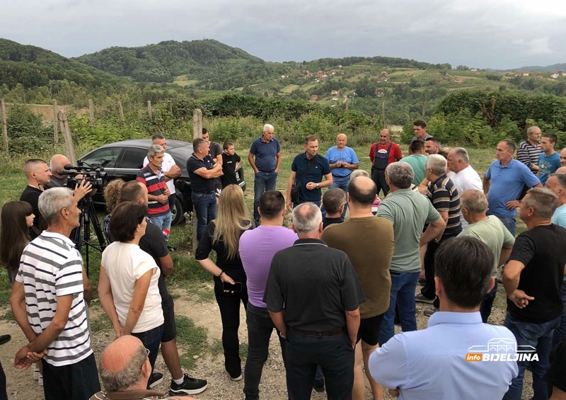 Mještani nezadovoljni zbog RiTE Ugljevik, traže hitnu istragu Tužilaštva (FOTO, VIDEO)