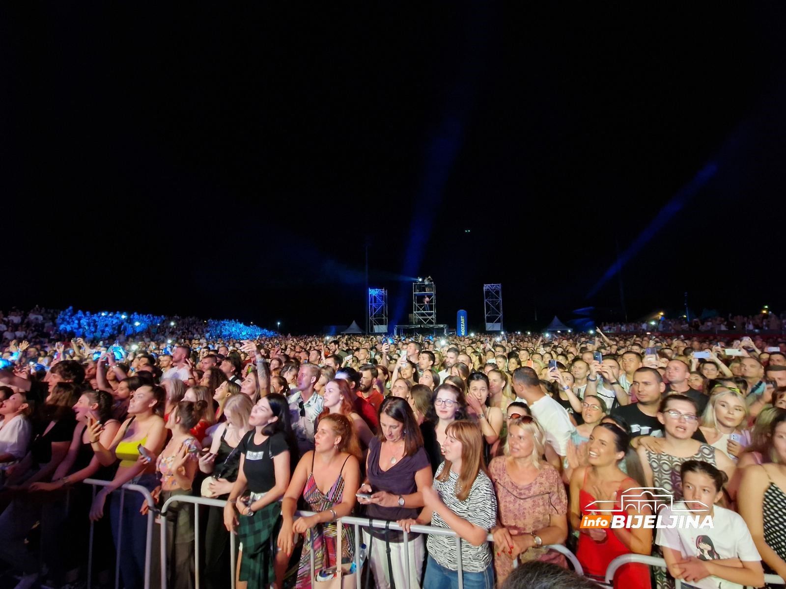 Koncert decenije u Bijeljini: Čolićeve bezvremenske hitove uglas pjevali obožavaoci svih generacija (FOTO, VIDEO) 