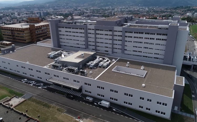 Pacijentkinja koja je skočila sa petog sprata bila teško bolesna