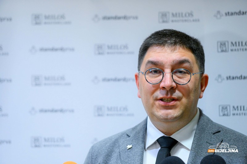 Bijeljina: Promovisana knjiga Miloša Stevanovića, djelo kojem se čitaoci uvijek vraćaju (FOTO)