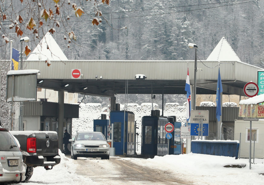 Graničnom policajcu iz Kostajnice prijete ubistvom jer je od vozača zatražio da skine grb s ljiljanima