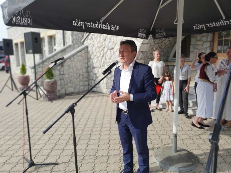 “Narod koji njeguje prošlost ima budućnost” U Ugljeviku svečano otvoren Sajam narodnih rukotvorina