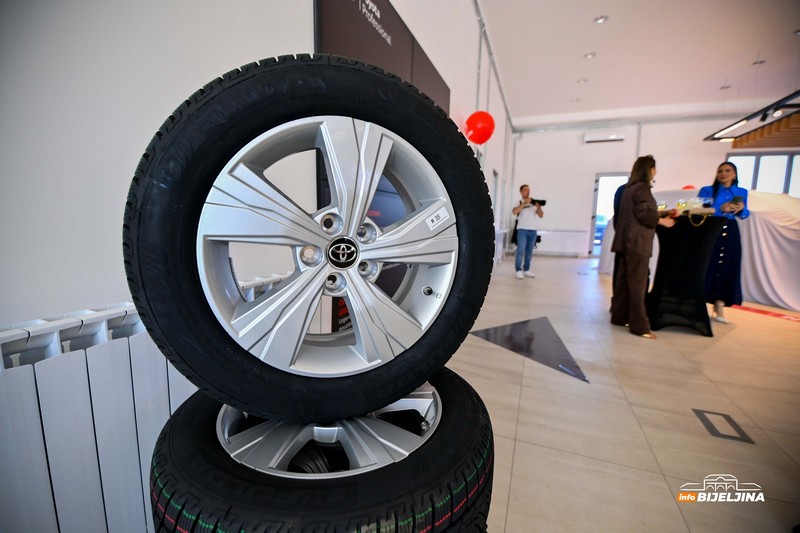 U Brčkom svečano otvoren novi Toyota salon, zvijezda večeri novi model RAV4: Kupcima usluge na najvišem nivou (FOTO)