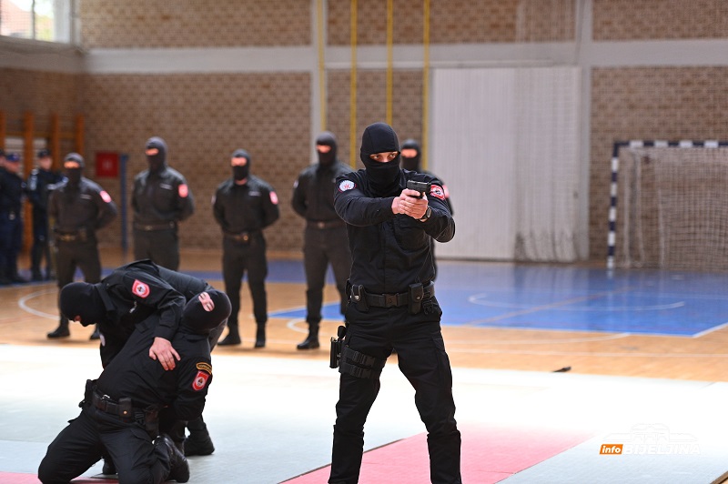 Bijeljina: Promovisana Srednja škola unutrašnjih poslova, trenutno potrebno stotine policajaca (FOTO)