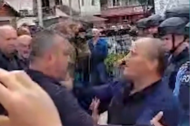 Incident u Zubinom Potoku, ošamaren predsjednik opštine (VIDEO)