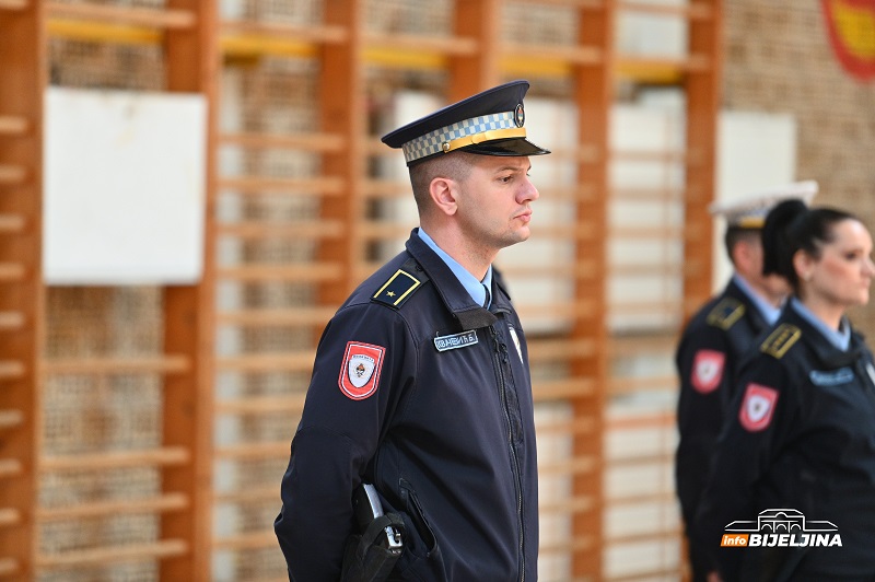 Bijeljina: Promovisana Srednja škola unutrašnjih poslova, trenutno potrebno stotine policajaca (FOTO)