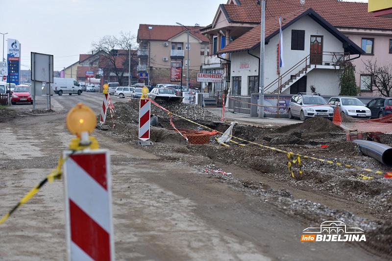 Radnicima nije jasno zašto vozila upadaju u 
