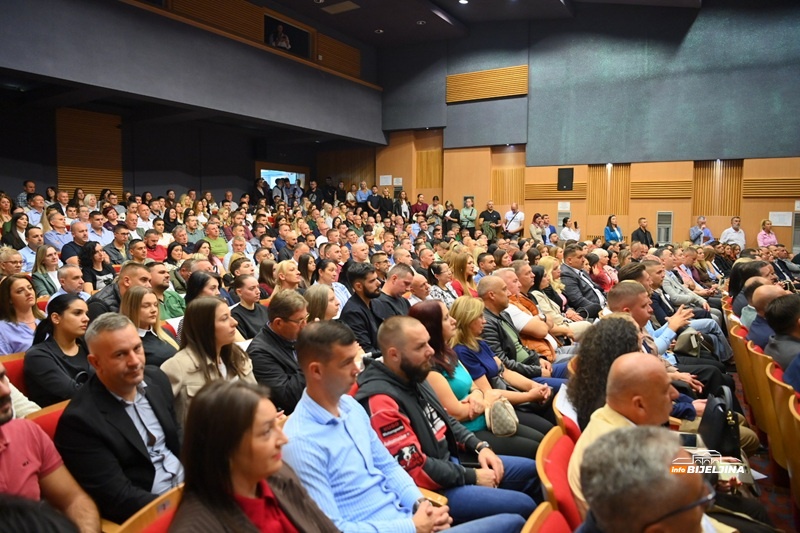 Cvijanović u Bijeljini: Pokazali smo da smo spremni da se izborimo za što bolju poziciju Srpske (FOTO)